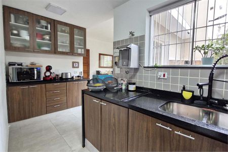 Casa à venda com 3 quartos, 180m² em Itaim Bibi, São Paulo