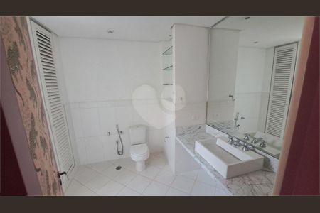 Casa à venda com 300m², 4 quartos e 6 vagas