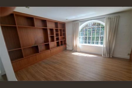 Casa à venda com 300m², 4 quartos e 6 vagas