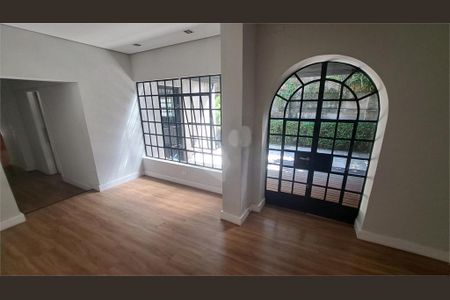 Casa à venda com 300m², 4 quartos e 6 vagas