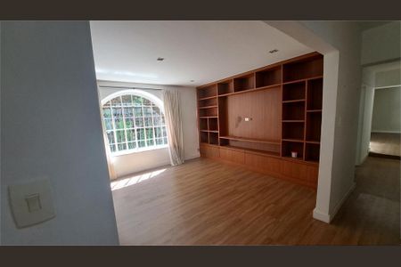 Casa à venda com 300m², 4 quartos e 6 vagas