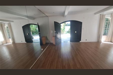 Casa à venda com 300m², 4 quartos e 6 vagas