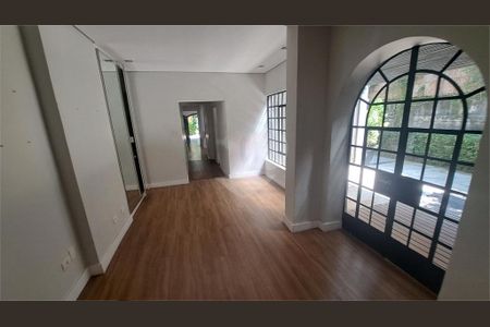 Casa à venda com 300m², 4 quartos e 6 vagas