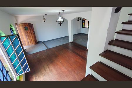 Casa para alugar com 300m², 5 quartos e 8 vagas Casa para alugar com 300m², 5 quartos e 8 vagasSala