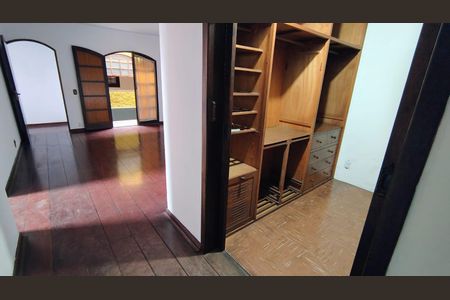 Casa para alugar com 300m², 5 quartos e 8 vagas Casa para alugar com 300m², 5 quartos e 8 vagasQuarto