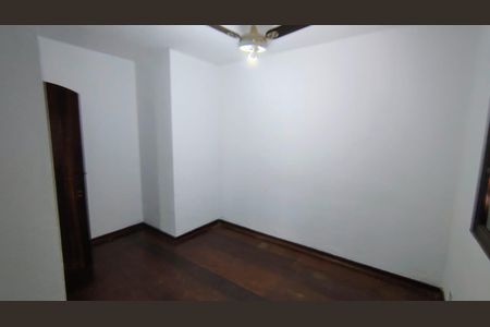 Quarto de casa para alugar com 5 quartos, 300m² em Capão Redondo, São Paulo