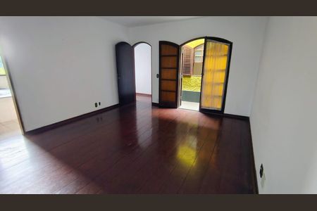 Casa para alugar com 300m², 5 quartos e 8 vagas Casa para alugar com 300m², 5 quartos e 8 vagasQuarto