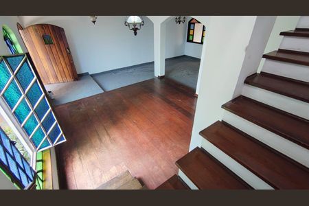 Casa para alugar com 300m², 5 quartos e 8 vagas Casa para alugar com 300m², 5 quartos e 8 vagasSala