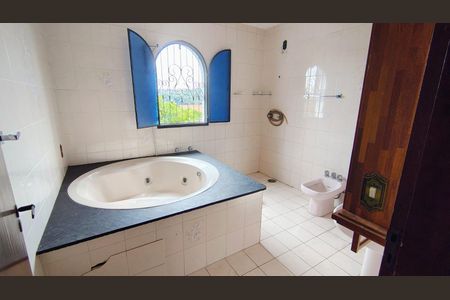 Casa para alugar com 300m², 5 quartos e 8 vagas Casa para alugar com 300m², 5 quartos e 8 vagasBanheiro