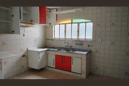 Casa para alugar com 300m², 5 quartos e 8 vagas Casa para alugar com 300m², 5 quartos e 8 vagasCozinha