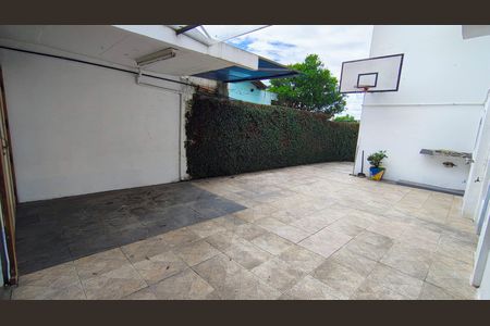 Casa para alugar com 300m², 5 quartos e 8 vagas Casa para alugar com 300m², 5 quartos e 8 vagasÁrea externa