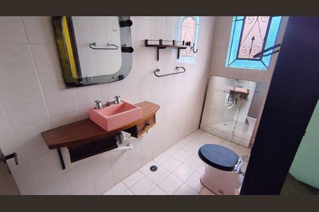 Casa para alugar com 300m², 5 quartos e 8 vagas Casa para alugar com 300m², 5 quartos e 8 vagasBanheiro