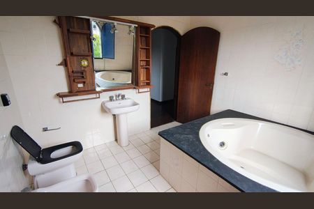 Casa para alugar com 300m², 5 quartos e 8 vagas Casa para alugar com 300m², 5 quartos e 8 vagasBanheiro