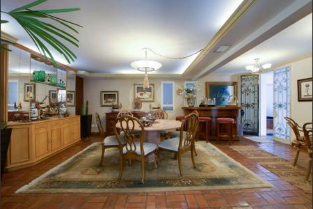 Casa à venda com 7 quartos, 700m² em Vila Sonia, São Paulo