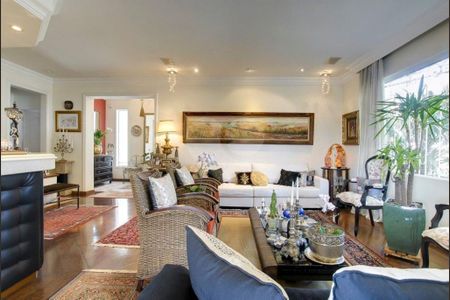 Casa à venda com 7 quartos, 700m² em Vila Sonia, São Paulo