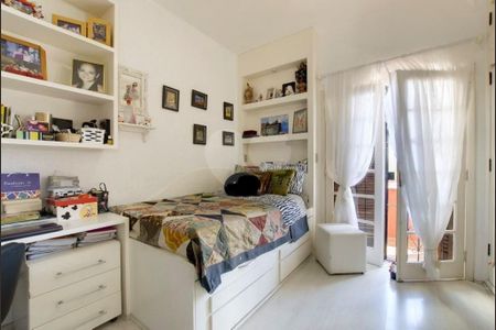 Casa à venda com 7 quartos, 700m² em Vila Sonia, São Paulo