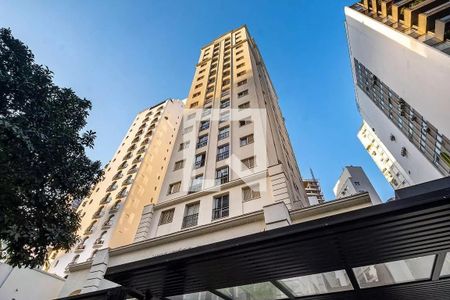 Studio para alugar com 27m², 1 quarto e 1 vaga Studio para alugar com 27m², 1 quarto e 1 vagaFachada