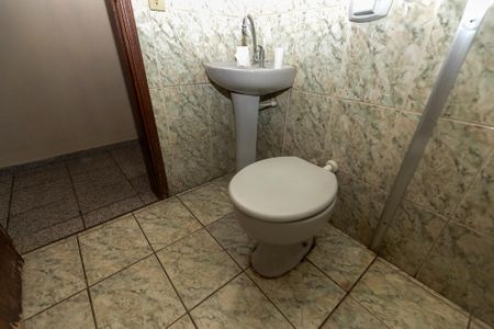 Casa para alugar com 86m², 1 quarto e 2 vagas Casa para alugar com 86m², 1 quarto e 2 vagasBanheiro social