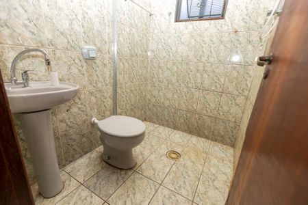 Casa para alugar com 86m², 1 quarto e 2 vagas Casa para alugar com 86m², 1 quarto e 2 vagasBanheiro social