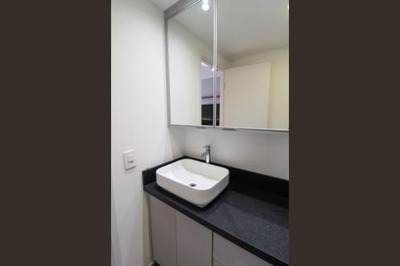 Banheiro de apartamento para alugar com 1 quarto, 30m² em Butantã, São Paulo