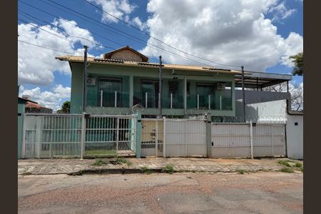 Casa à venda com 70m², 2 quartos e 2 vagas Casa à venda com 70m², 2 quartos e 2 vagasFachada