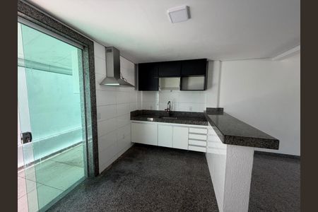 Cozinha americana de casa à venda com 2 quartos, 70m² em Santa Terezinha, Belo Horizonte