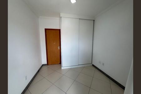 Quarto Solteiro de casa à venda com 2 quartos, 70m² em Santa Terezinha, Belo Horizonte