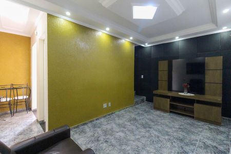 Sala de casa para alugar com 2 quartos, 120m² em Vila Brasil, São Paulo