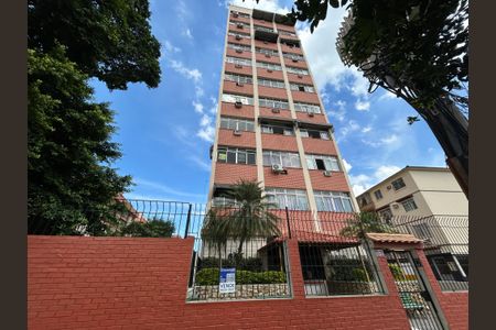 Apartamento à venda com 78m², 2 quartos e 1 vagaFachada + plaquinha