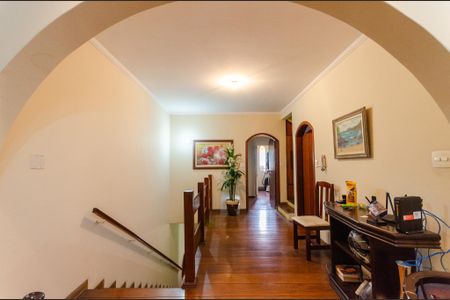 Casa à venda com 350m², 5 quartos e 3 vagasEscada