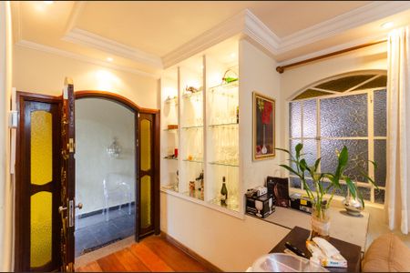 Casa à venda com 350m², 5 quartos e 3 vagasAdega
