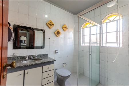 Casa à venda com 350m², 5 quartos e 3 vagasSuíte 1 - Banheiro