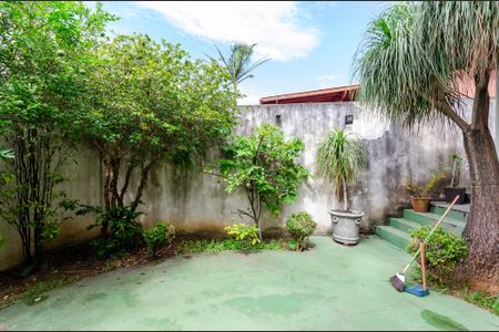 Casa à venda com 350m², 5 quartos e 3 vagasQuintal