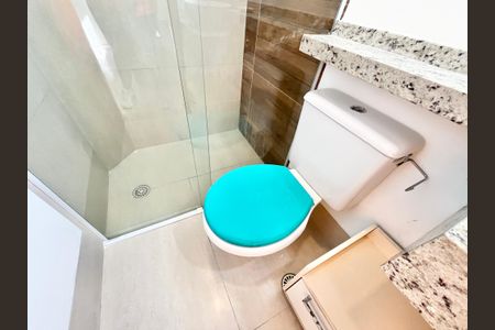 Casa de condomínio à venda com 68m², 2 quartos e 1 vaga Casa de condomínio à venda com 68m², 2 quartos e 1 vagaBanheiro da Suíte 2