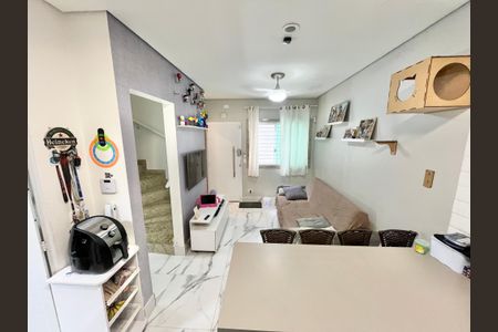 Casa de condomínio para alugar com 68m², 2 quartos e 1 vagaSala/Cozinha