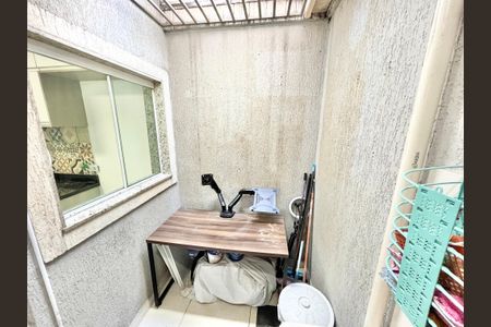 Casa de condomínio à venda com 68m², 2 quartos e 1 vaga Casa de condomínio à venda com 68m², 2 quartos e 1 vagaÁrea de Serviço