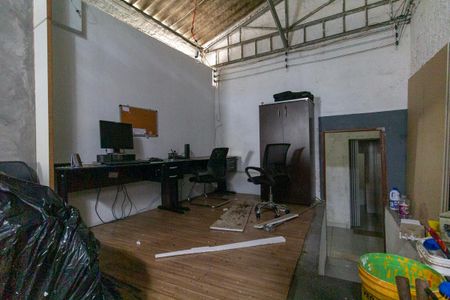 Casa à venda com 310m², 1 quarto e 6 vagasGalpão