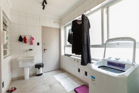 Apartamento à venda com 240m², 3 quartos e 1 vagaÁrea de Serviço