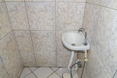 Apartamento para alugar com 35m², 2 quartos e sem vaga Apartamento para alugar com 35m², 2 quartos e sem vagaDetalhe - Banheiro