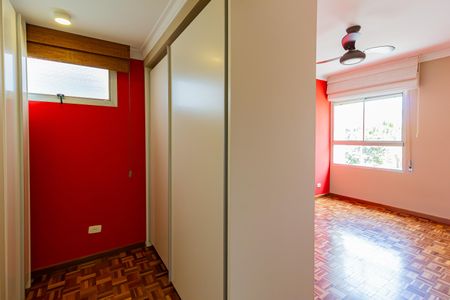 Apartamento à venda com 125m², 3 quartos e 2 vagas Apartamento à venda com 125m², 3 quartos e 2 vagasCloset da suíte