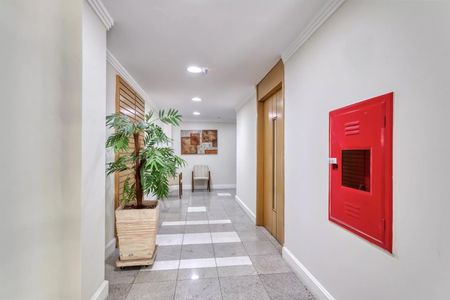 Apartamento à venda com 125m², 3 quartos e 2 vagas Apartamento à venda com 125m², 3 quartos e 2 vagasHall social