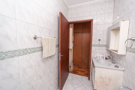 Casa à venda com 149m², 4 quartos e 2 vagasBanheiro do quarto 4