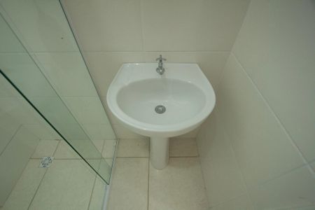 Casa de condomínio para alugar com 80m², 2 quartos e 2 vagas Casa de condomínio para alugar com 80m², 2 quartos e 2 vagasBanheiro