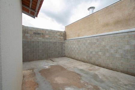 Casa de condomínio para alugar com 80m², 2 quartos e 2 vagas Casa de condomínio para alugar com 80m², 2 quartos e 2 vagasQuintal