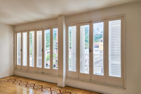 Casa à venda com 275m², 2 quartos e 1 vagaSalão 