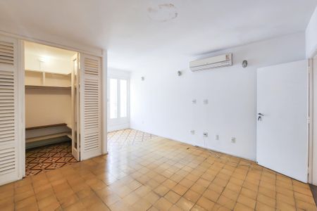 Casa à venda com 275m², 2 quartos e 1 vagaSuite 