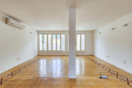 Casa à venda com 275m², 2 quartos e 1 vagaSalão 