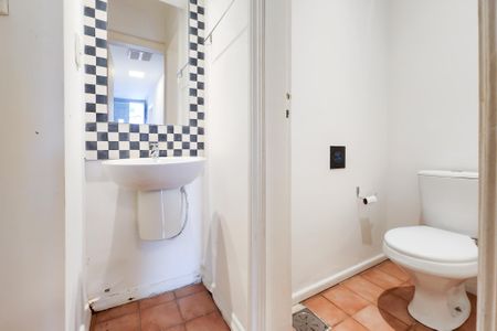 Casa à venda com 275m², 2 quartos e 1 vagaLavabo