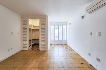 Casa à venda com 275m², 2 quartos e 1 vagaSuite 