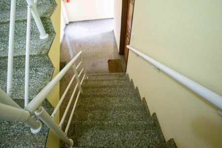 Apartamento para alugar com 70m², 2 quartos e sem vagaEscada